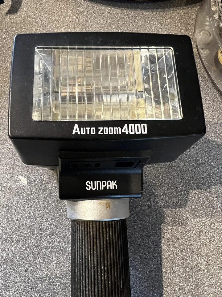 Sunpak Auto Zoom 4000 Flashlight For Digital Photography - Image 2 of 4