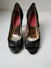 Poetic License Women black with Red Heels shoes  US 8M