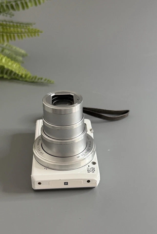 Nikon COOLPIX S7000. In Weiß. Incl Zubehörpaket Und 8GB-Karte. ✅ - Bild 2 von 4