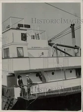 Press Photo Hearst correspondent and captain of the Exilona ship - kfx09170