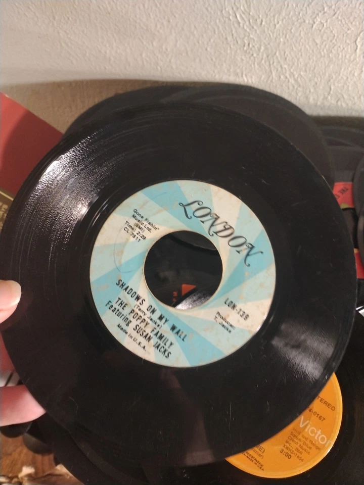 Lot of 30 Vintage 1960s & 1970s Mixed Genre 45 rpm Vinyl Records,Cream, More - Image 3 of 4