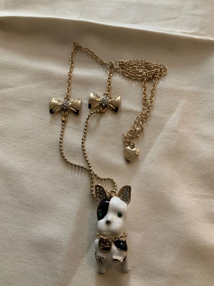 Collar Bulldog Betsey Johnson Foto 2 de 4