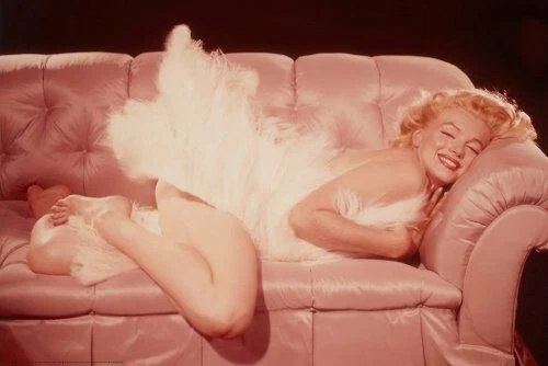 STUDIO B Marilyn Monroe Couch Poster 36x24