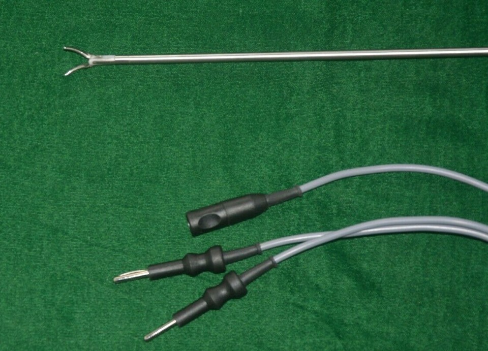 Set Di 3 Pinze Laparoscopiche Bissinger &ndash; Maryland Fenestrate 5mm X 330mm