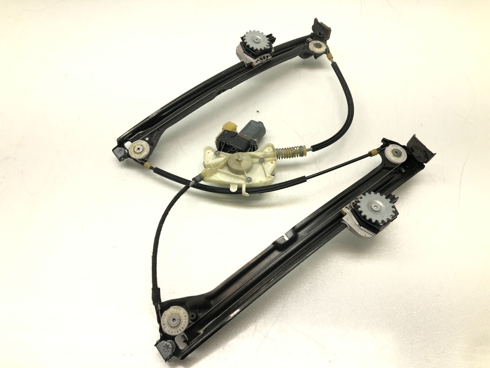 2014-2019 MASERATI GHIBLI S Q4 RIGHT PASSENGER FRONT WINDOW REGULATOR SET OEM.