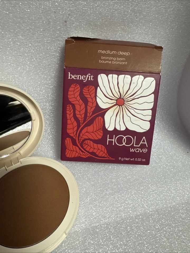 Benefit NEW Hoola Wave Bronzing Balm. Medium Deep - Image 3 of 4