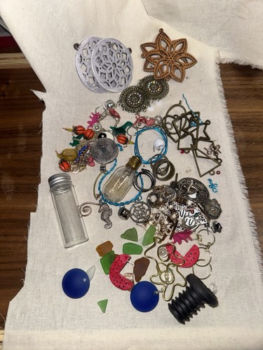 Costume Jewelry Lot, Random Pieces