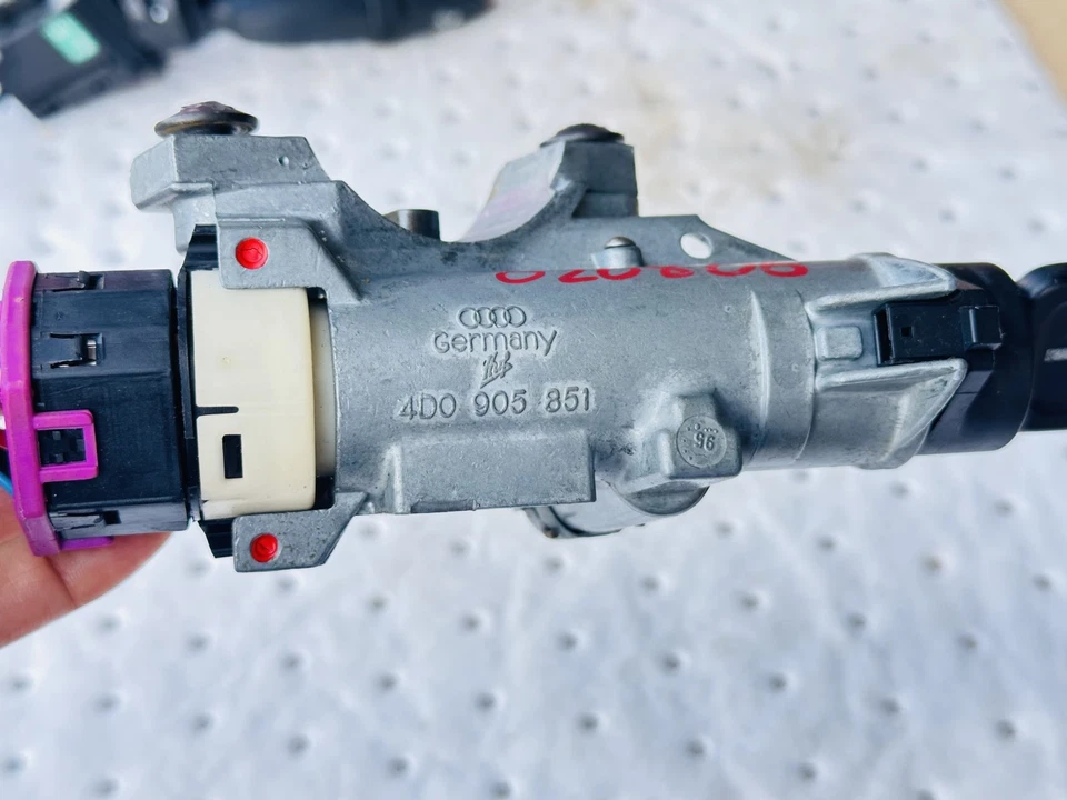 Audi A4 1996-1999 interruptor de encendido bloqueo con llave OEM 4D0 905 851 Foto 2 de 4