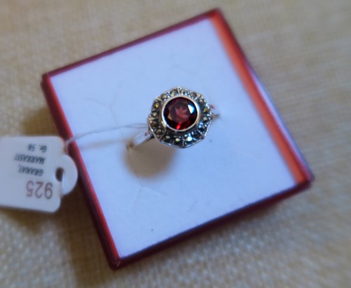 925 ECHT SILBER *** Granat Markasit Ring, Größenauswahl - Picture 2 of 9