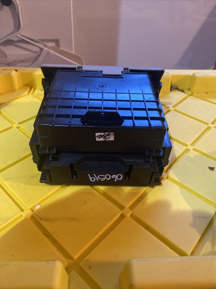 Portavasos montado en el tablero central Honda Odyssey 2005-2010 bronceado Foto 4 de 4