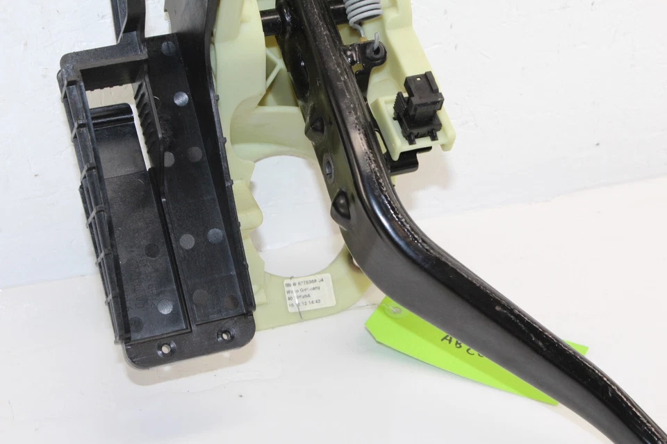 Conjunto de pedal de freno BMW 528i 535i 550i 2011-2016 OEM Foto 3 de 4