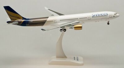 1:200 32CM Hogan Shaheen AIRBUS A330-300 Passenger Airplane ABS