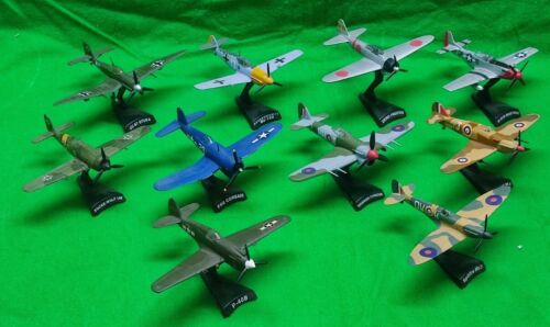 Lotto aerei Militari Metallo WW2 scala 1-100-1/87 no box 10 pezzi L=13 Cm Circa  - Foto 1 di 9