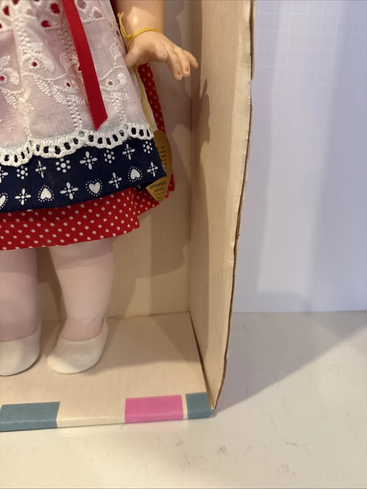 RARO Adorable Muñeca Suzie Sunshine Vestida De Colección por EFFANBEE NUEVA 18” Foto 4 de 4