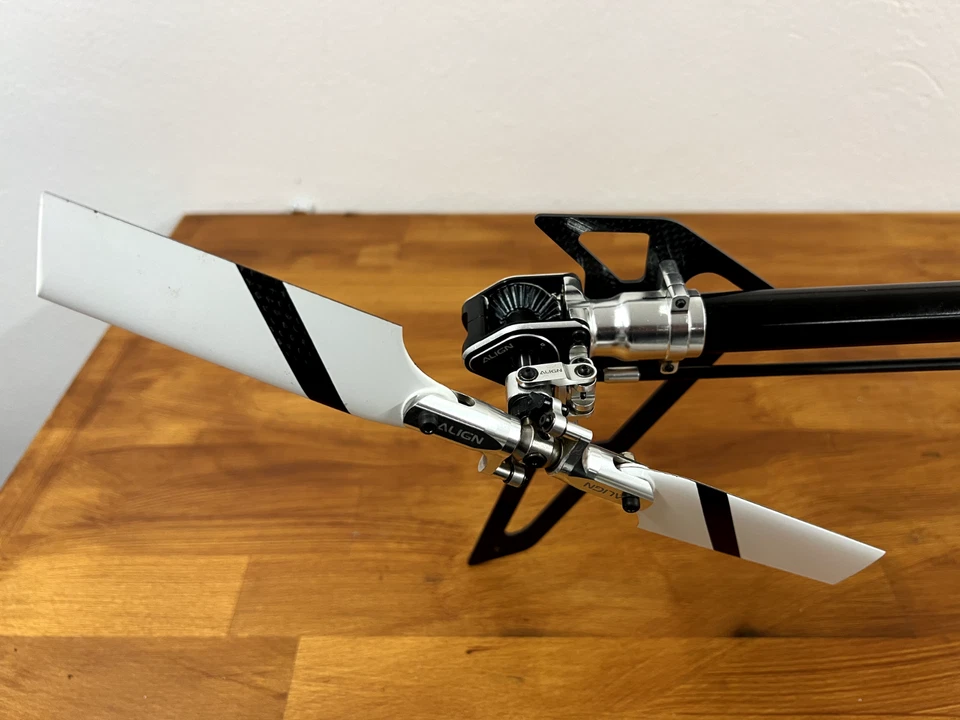 Align T Rex 700 v1 , top Zustand mit Flybarkopf und Rotorblättern - Bild 4 von 4
