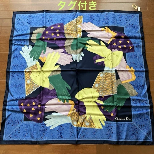 Foulard Christian Dior avec étiquettes état neuf rangement longue durée accessoire mode