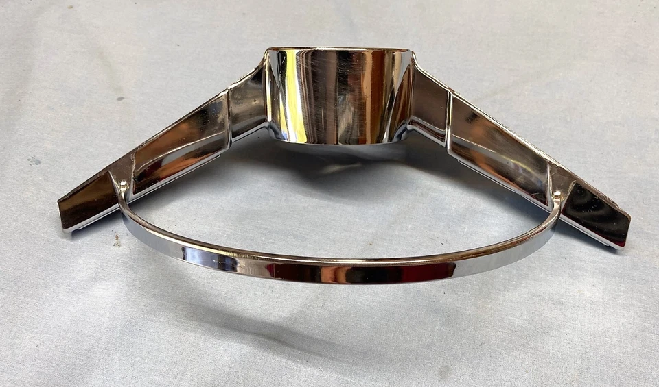 Chevy Chevelle 1966 volante bocina anillo botón #3878015 fabricante de equipos originales Chevrolet Foto 4 de 4