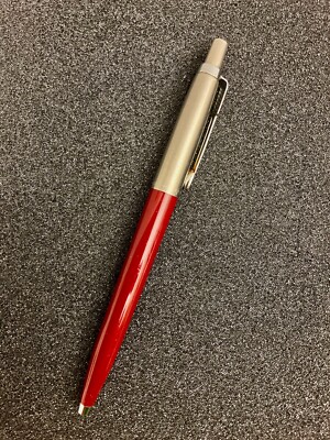 Parker-Kugelschreiber, rot/Chrom, mit Parker-Mine M, gebraucht, Made in England 