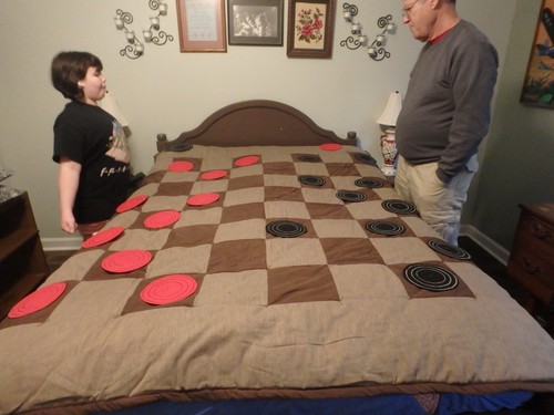 Brown & Brown Chess/Checkers Game Board Quilt, Felt Game Pieces 78"x60" OHMNC06 - 第 5/9 張圖片