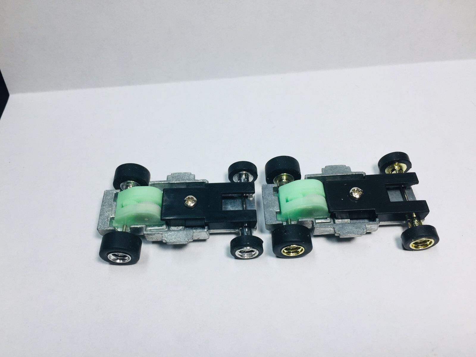 JOHNNY LIGHTNING Pull back chassis Pair LE GOLD & CHROME Wheels eBay