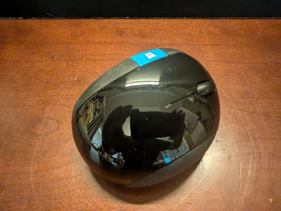 Microsoft 1560 Sculpt Ergonomic Mouse - NO USB DONGLE - Image 4 of 4