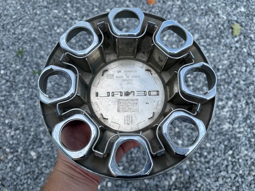 GMC SIERRA DENALI 2500 3500 OEM WHEEL CENTER CAP CHROME 22910733 2015-2020 - Picture 5 of 5