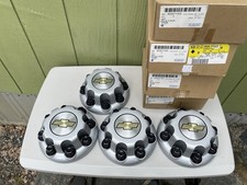 Oem Gm 01-07 Chevy Chevrolet Silverado Truck 8 Lug Silver Center Caps Take Offs Oem Gm 01-07 Chevy Chevrolet Silverado Truck 8 Lug Silver Center Caps Take Offs