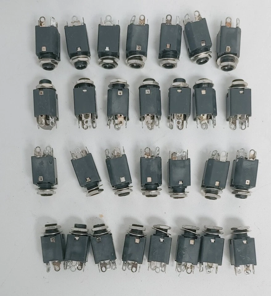 Switchcraft 3-Conductor 1/4" Closed Circuit Jacks Grounded Case Lot of 77 NOS - Image 3 of 4