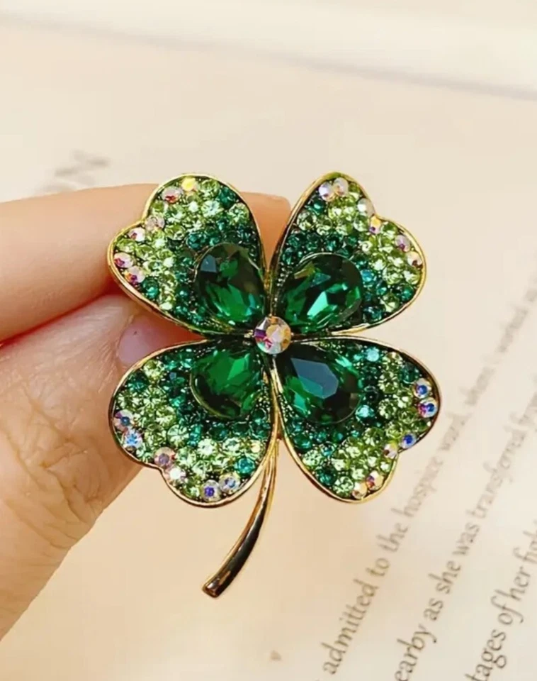 TRÉBOL DE CRISTAL VERDE 4 HOJAS TRÉBOL DE LA SUERTE BROCHE IRLANDÉS PRENDEDOR ~ REGALO DEL DÍA DE SAN PATRICIO Foto 3 de 4