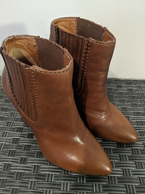 le saunda boots price