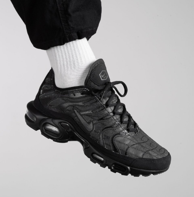 air max 97 plus black and red