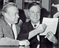 1964 Wire Photo Orioles manager Hank Bauer signs new contract with Lee MacPhail