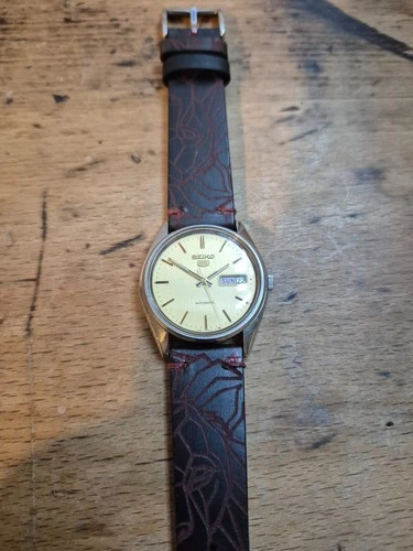 Vintage Seiko 5 6308-8010, 35mm case automatic, Gold coloured dial Fully working