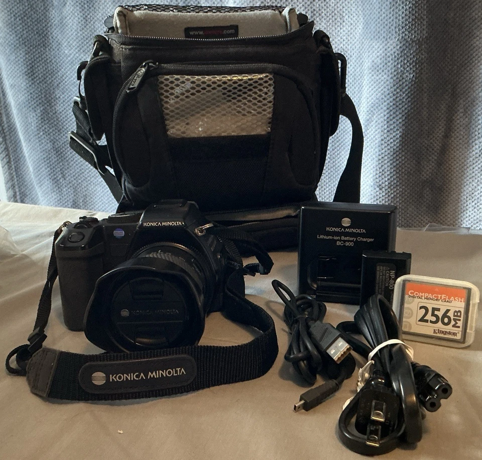 KONICA MINOLTA DIMAGE A 200 8 MEGAPIXEL BRIDGE CAMERA WITH BATTERY,CHARGER, CASE - Image 2 of 4