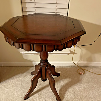 Vintage Mahogany Regency Accent Table Octagon Top Leather Insert Scalloped Apron