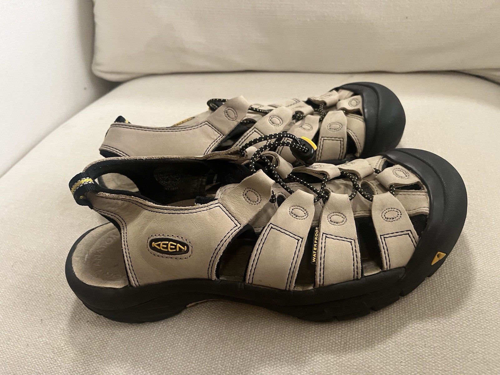 APL Keen Newport Tan impermeabile slip on outdoor escursionismo sandalo scarpe lavabili taglia 10