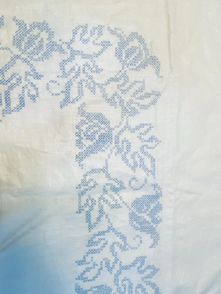 VTG Lee Wards Linen Tablecloth Stamped Cross Stitch Scallop Tulip 52 X 70 - Image 4 of 4