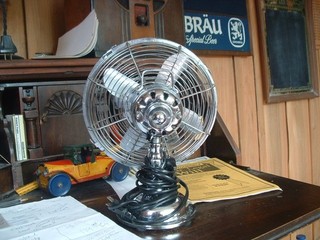 CINNI FAN SMALL STURDY ONE SPEED NON OSCILLATING RUNS SUPERIOR AND IS NICE !!!