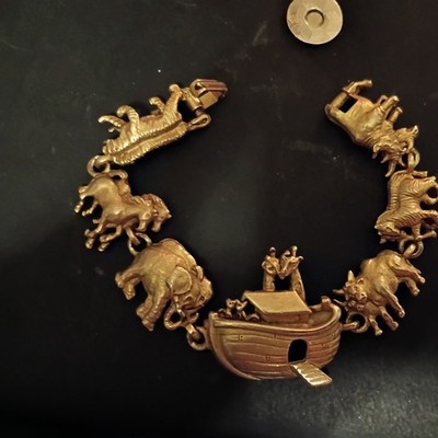 AJC VINTAGE NOAH'S ARK GOLD TONE BRACELET 6.75 