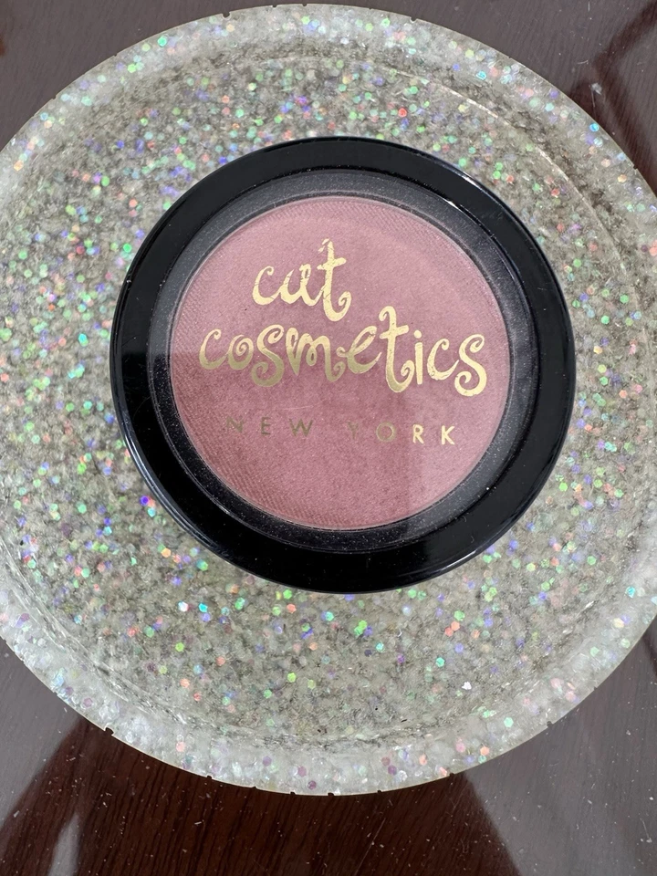 Cosméticos para gatos rubor melocotón cálido con un ligero brillo 💄🦋👜👛 Foto 2 de 4