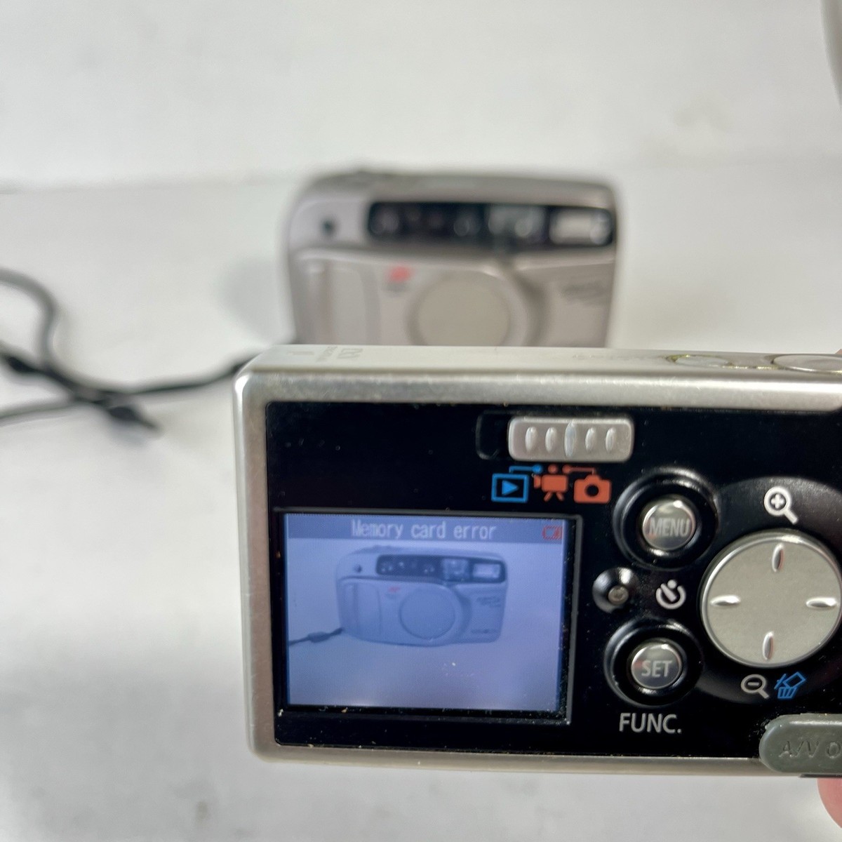 Canon IXY DIGITAL PC1060 Compact Digital Camera w/ Battery