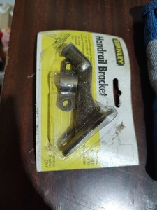 STANLEY HANDRAIL BRACKET ANTIQUE BRASS 75-6054 CD7081