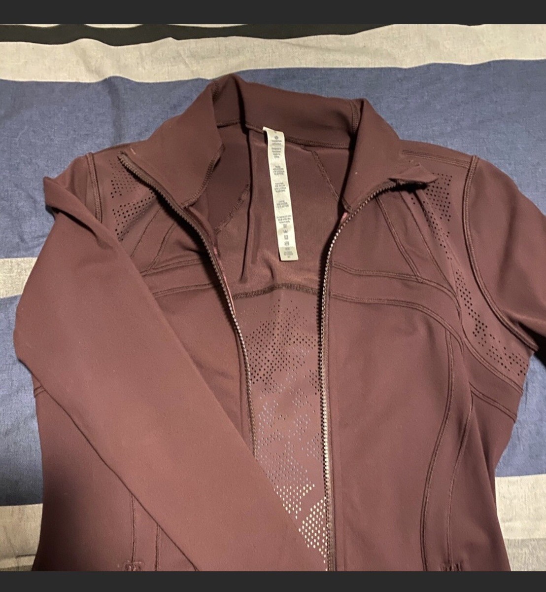 LULULEMON Define Jacket Size 8 Maroon / Burgundy With Thumbholes