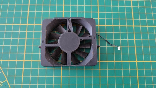 Reemplazo del ventilador de PlayStation 2 Slimline SCPH-900xx - Guía de reparación iFixit