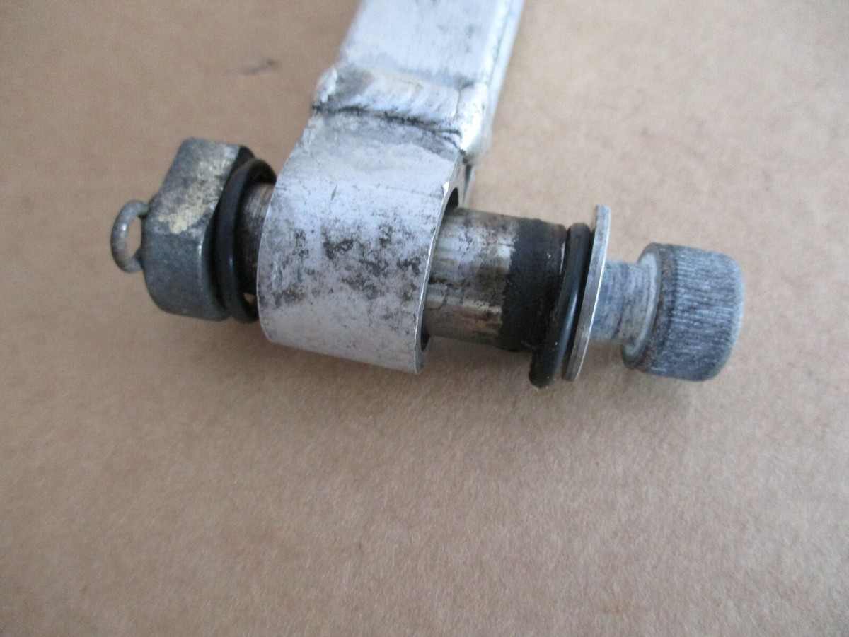 とも KAWASAKI ZXR 750 H1 & H2 REAR BRAKE TIE BAR / TORQUE ROD
