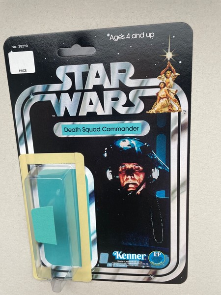 KIT TRASERO TARJETA COMANDANTE ESCUADRÓN DE LA MUERTE STAR WARS Next Gen y bandeja autoadhesiva estrella