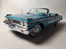 Sun Star 1963 Ford Galaxie 500 XL Convertible 1:18 Scale Diecast Model Car