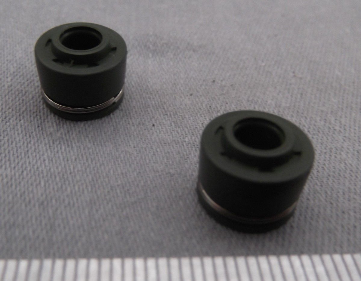 Ricambi Honda CBR125 CG125 XR250 Valve Stem Oil Seal 12209-GB4-682