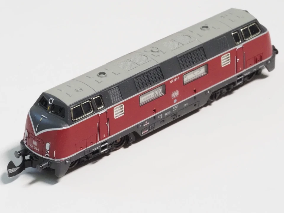 88206 Marklin  Z-scale  Class 220 Diesel Locomotive, corless motor & LED, no box - Image 2 of 3