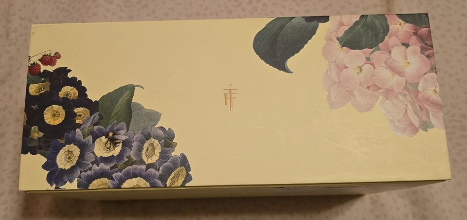 Tea Forte Soleil curado con el Jardín Botánico de Nueva York Foto 2 de 4